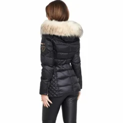 Eve Black/arctic