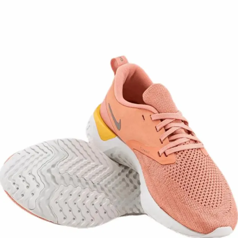 Odyssey React 2 Flyknit Pink