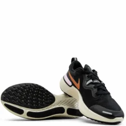React Miler Black/Gold