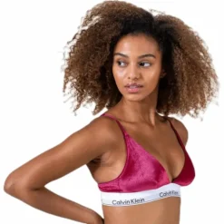Unlined Triangle Red